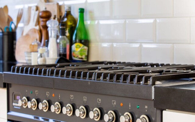 Modern Holiday Home in Monnickendam With Roofed Terrace