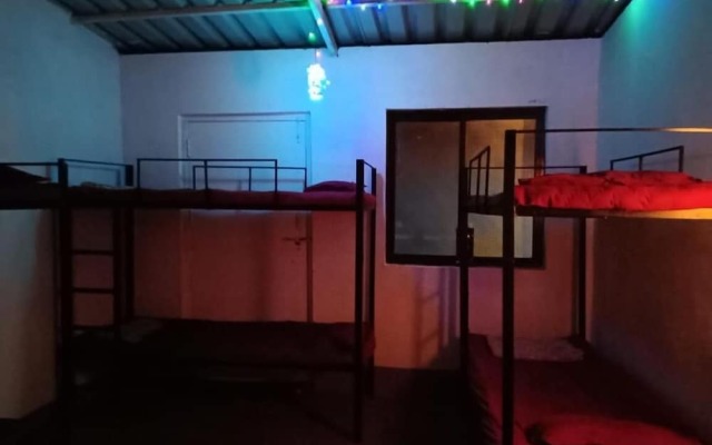 Hostel Pitchers
