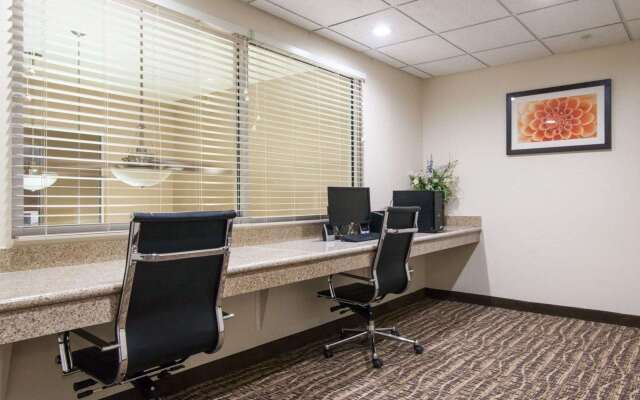 Comfort Suites Tulsa Central