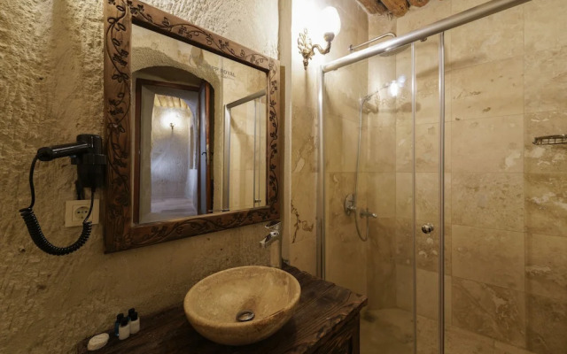 Capp Royal Cave Hotel