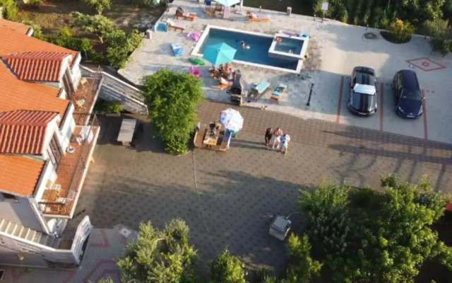 Apartments Franica With Heated Pool and Hot-tub