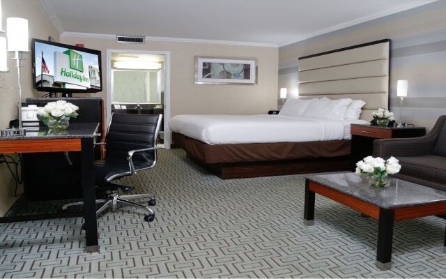 Holiday Inn Plainview-Long Island, an IHG Hotel