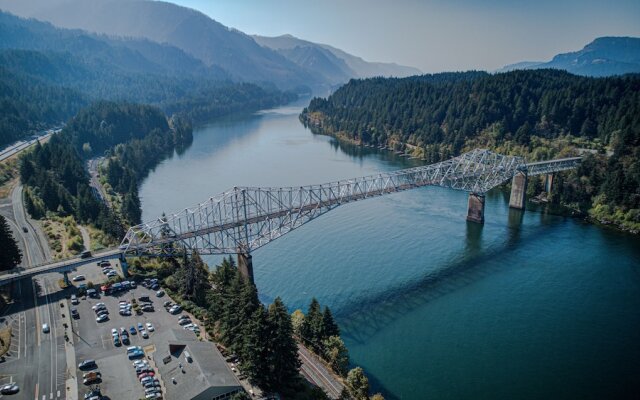 Columbia Gorge Inn