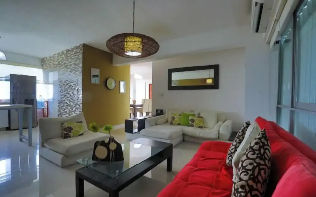 Spacious Condo with Gym & Pool Cancun