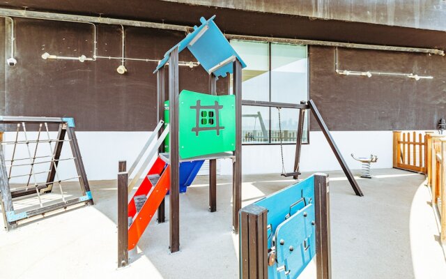 Waves - Chic Studio With Balcony Overlooking City Views