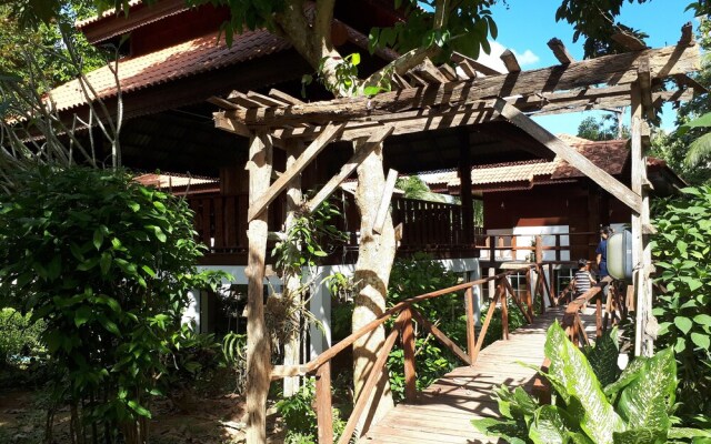 Baan Suansabaijai Resort