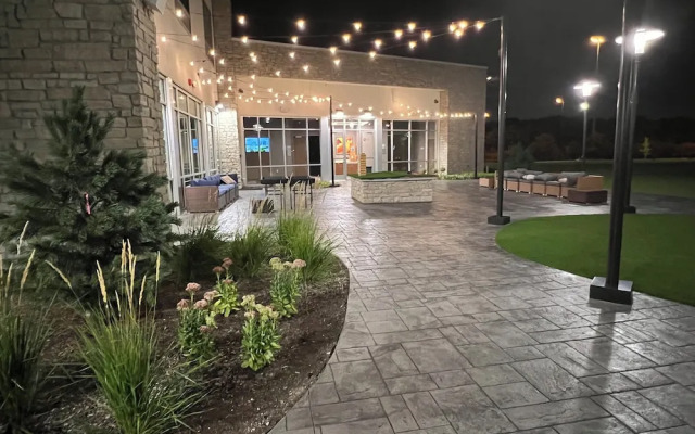 Holiday Inn Express & Suites Chicago Schaumburg by IHG