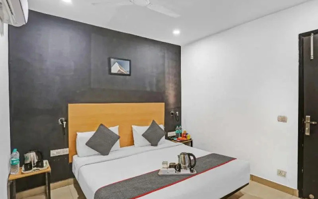 OYO Townhouse 475 Nangal Raya Pankha Road