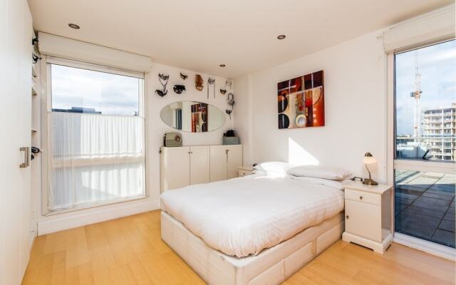 1 Bed Top Floor Flat near Shoreditch