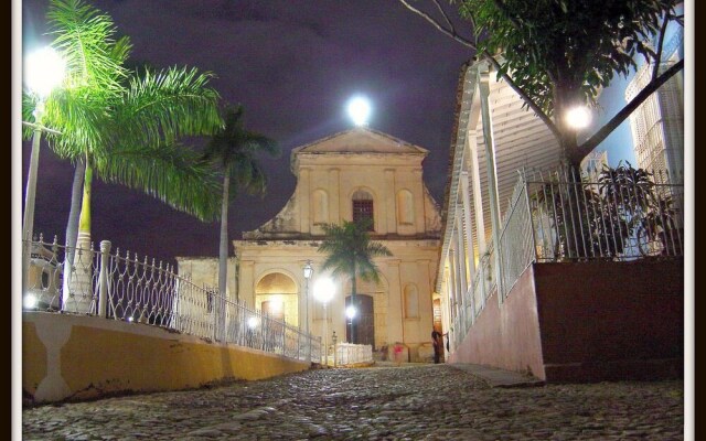 Fambyh YAL 80 Hostal Trinidad Cuba