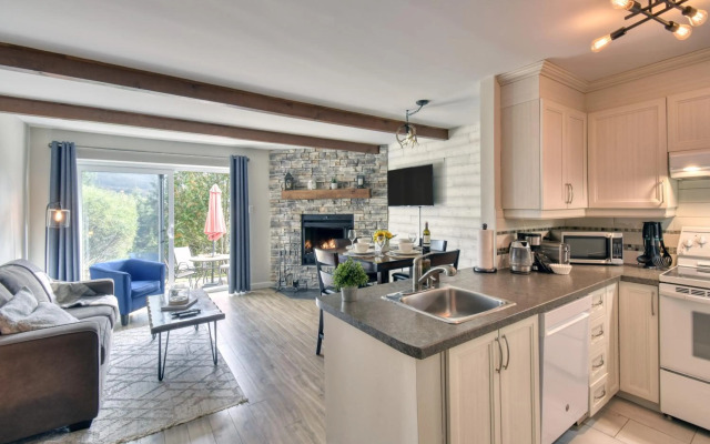 Elegant Apartment - View on Lake Tremblant & Mountain