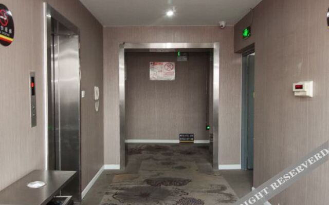 Super 8 Hotel (Wuxi Hubin Commercial Street)