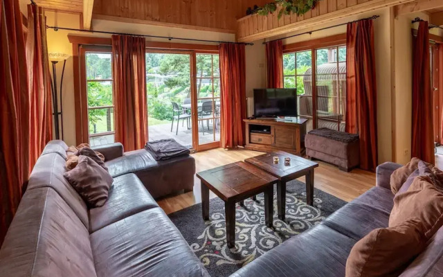 Wooden Holiday Home with Microwave near Brunssummerheide