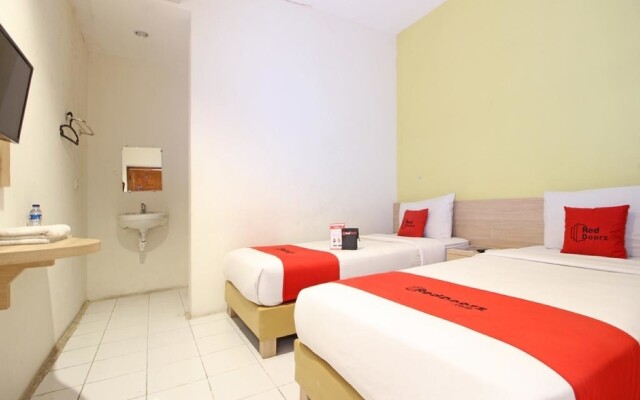 RedDoorz Plus @ Slamet Riyadi