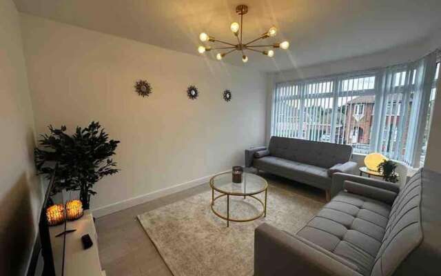 Lovely 3-bed House Near Birmingham Airport & Nec
