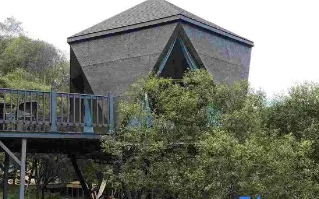 Guanshan Prairie Huaxi Sushang Tree House Hostel