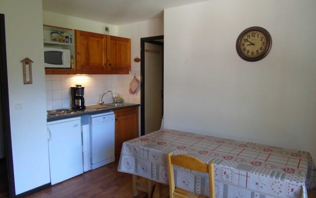 Lou Services Apartment CB19 LSI 001