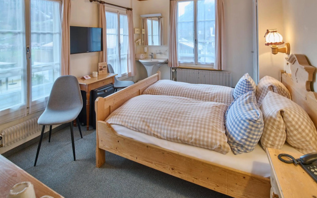 Hotel Bären - The Bear Inn – Guest Rooms – Wilderswil