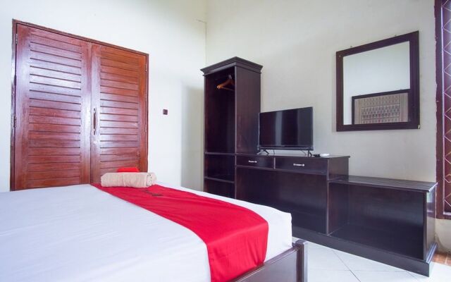 RedDoorz Syariah near Ngade Lake