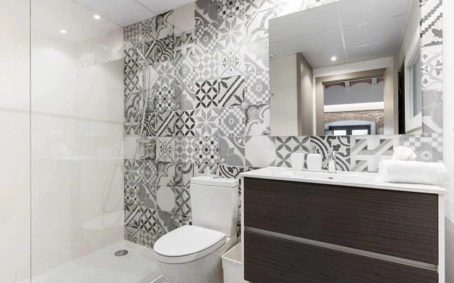 Revitalized Downtown Apartment in Historical Building