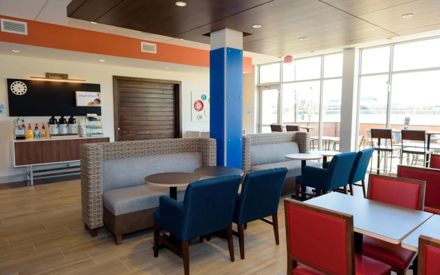 Holiday Inn Express & Suites McKinney - Frisco East by IHG