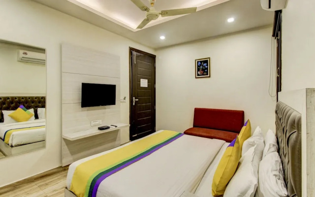 OYO 8982 Surya Residency