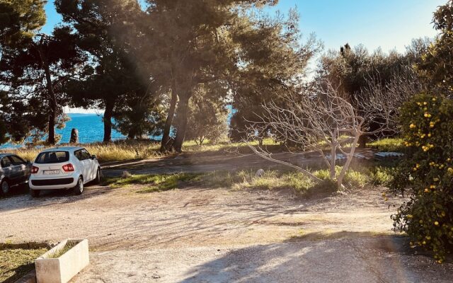 Beachfront Apartment Drazen, With Patio & Parking