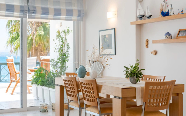 Beachfront Modern Apartment