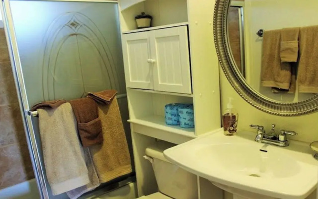 Lakefront Amazing Views - Modern B