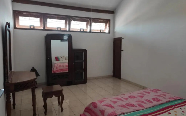 Kelana 2 Nice Homestay (5 Bed Rooms) Semarang