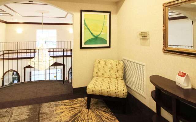 Comfort Suites Near University