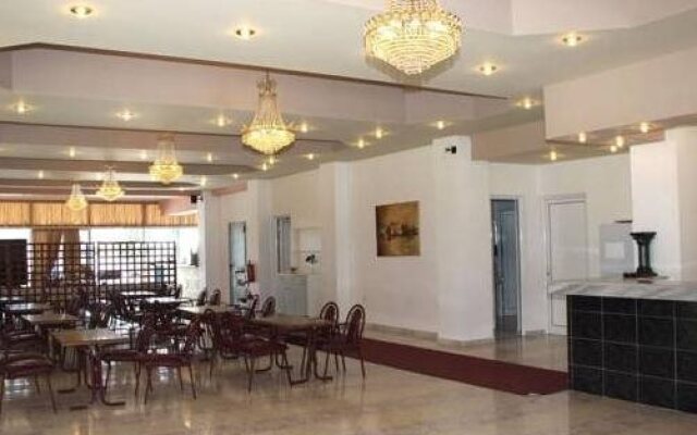 Lagonas Beach Hotel