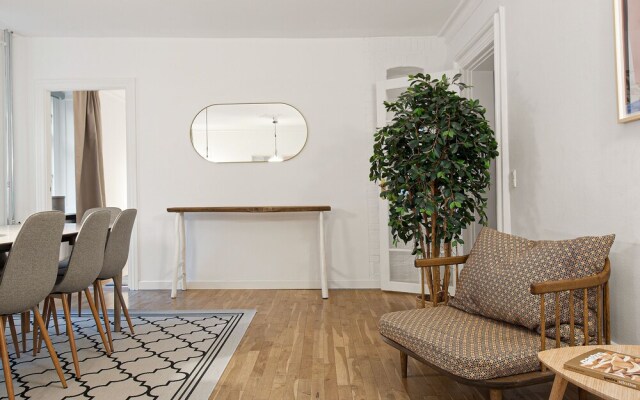 Gorgeuos Three-bedroom Apartment in Historical Copenhagen