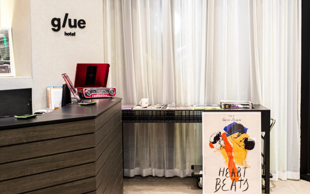 glue Hotel