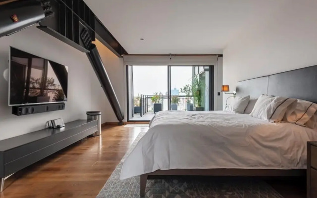 319-PH Luxury 3BR Duplex PH