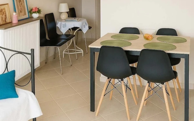 Stella Peaceful Beach Getaway 100m to Shore