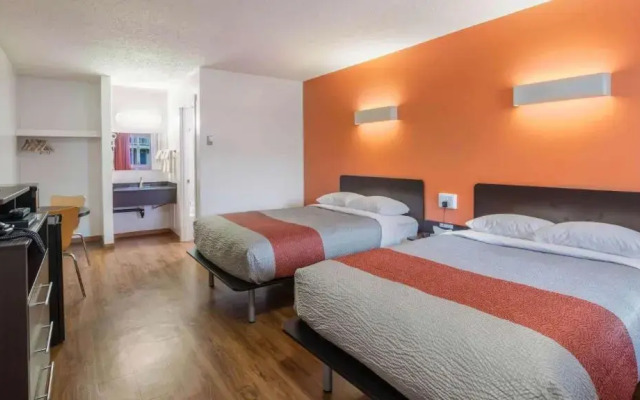 Motel 6-Camrose, AB