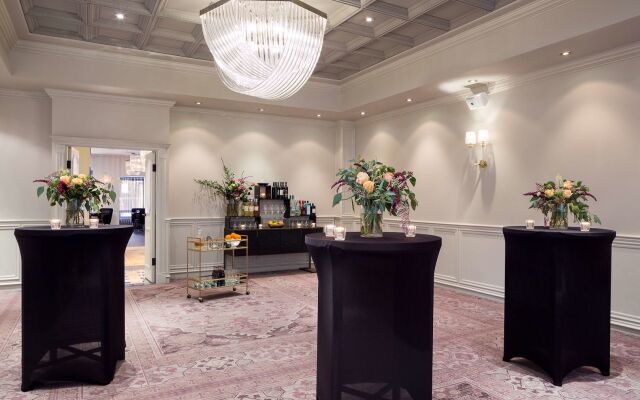 The Talbott, Autograph Collection