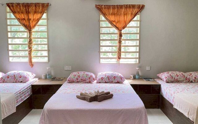 OYO 91002 D Qamar Motel