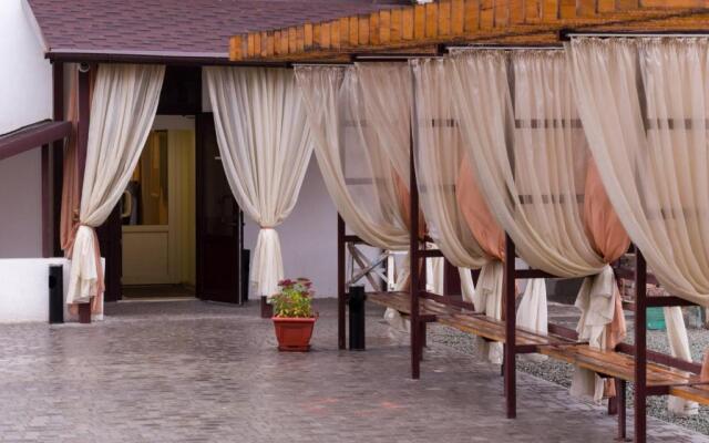Hotel 12