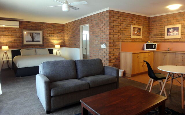 Summerhill Motor Inn