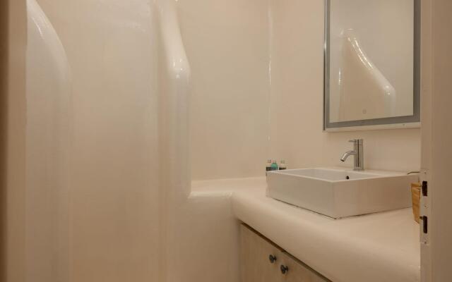 Luxury Apartment with Swimming Pool 2B