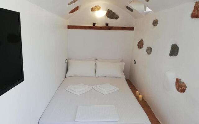Yalos House