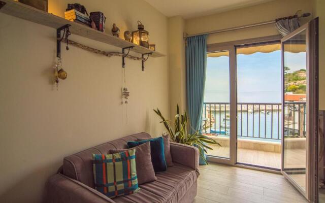 Eftopia Beachfront 2-bedrooms apartment