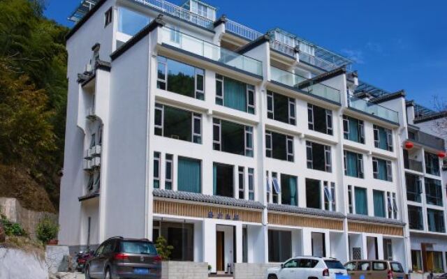 Locomotive Mountain B&B (South Gate of Huangshan Scenic Area)