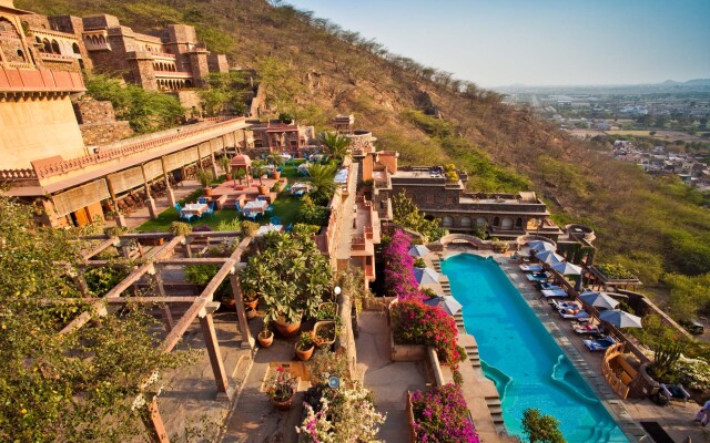 Neemrana Fort-Palace