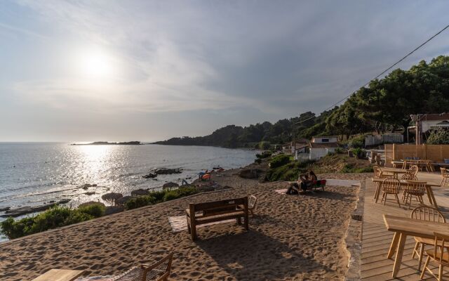 PHEIA, Vriniotis Resorts