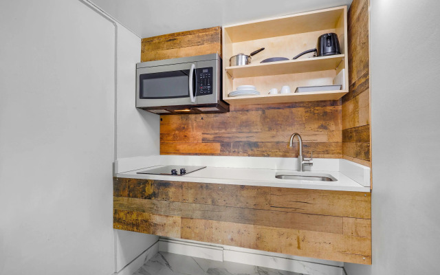 Days Inn by Wyndham Golden