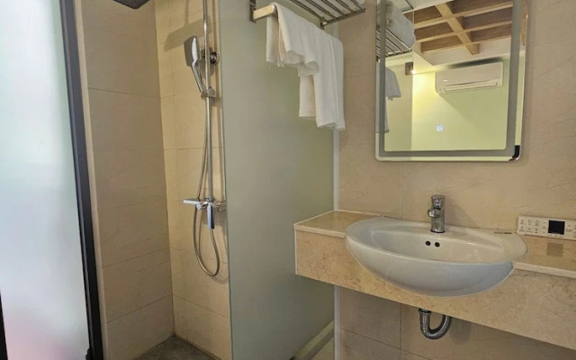 Nicecy Hotel - Truong Quyen
