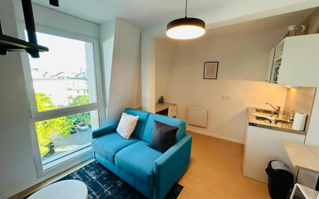 We Live In R - Duplex 502